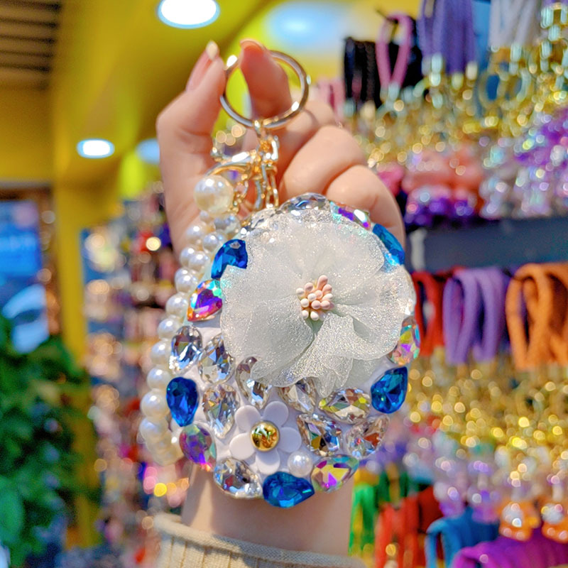 Creative Diamond-Studded, Convenient Oval Makeup Mirror Keychain Pendant—Fashionable Handbag Accessory and Cute Gift for Couples