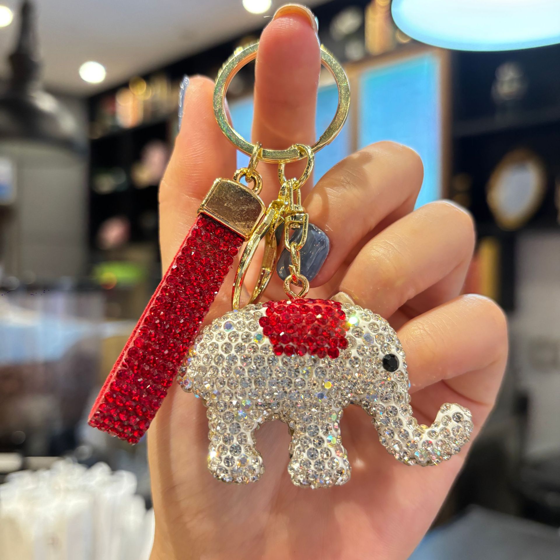 New Fashionable Clay Elephant Keychain with Full Diamond Accents—3D Design, Car Interior Decoration, and Exquisite Handbag Accessory for Women
