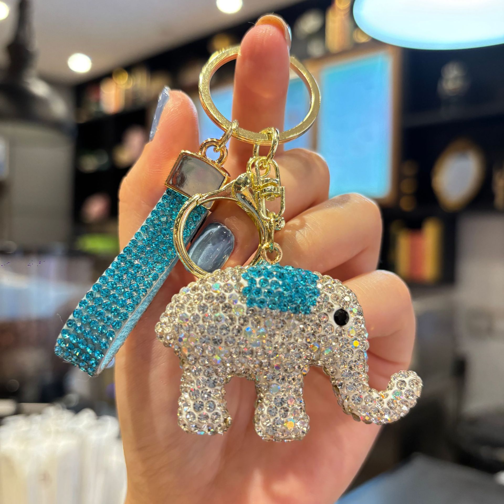 New Fashionable Clay Elephant Keychain with Full Diamond Accents—3D Design, Car Interior Decoration, and Exquisite Handbag Accessory for Women