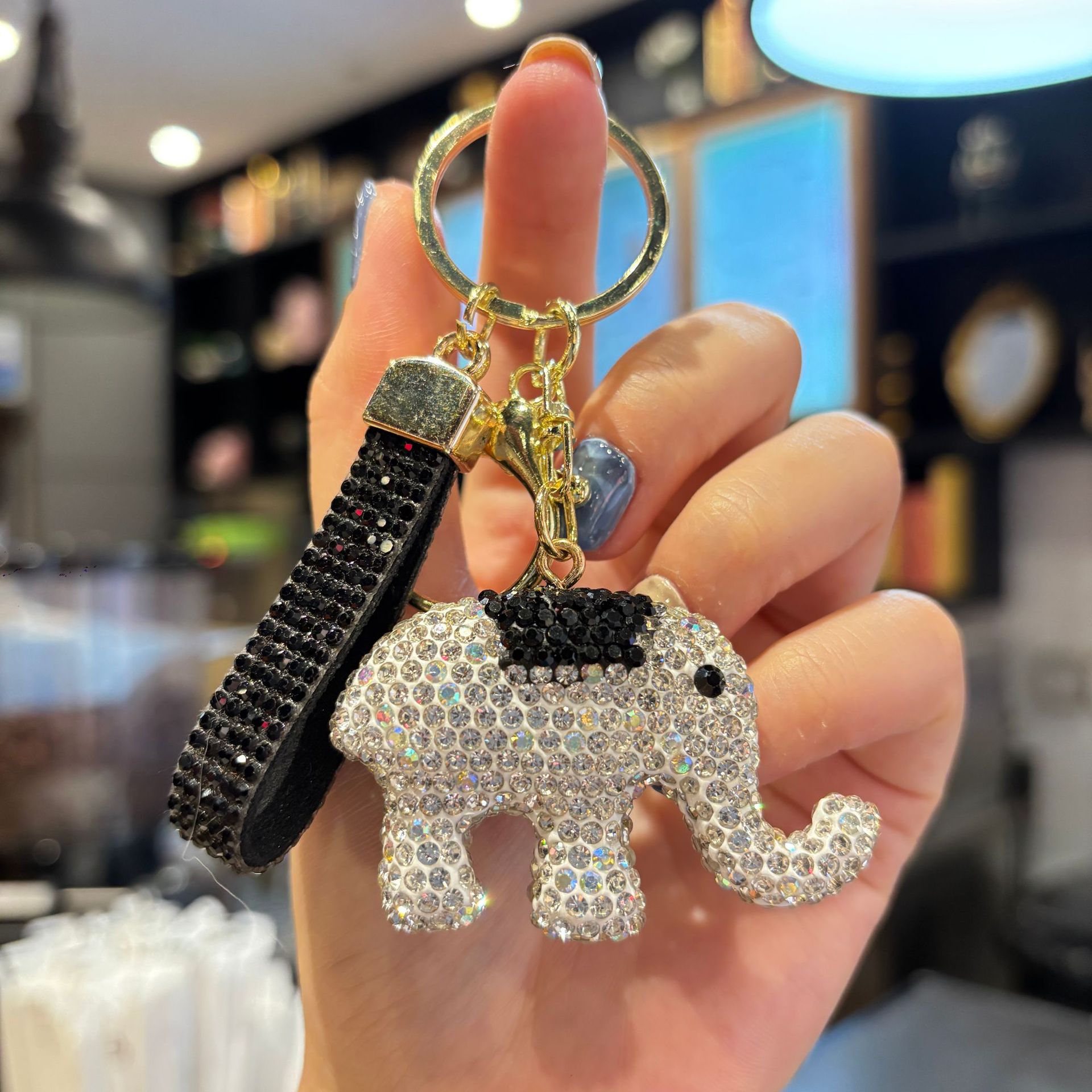 New Fashionable Clay Elephant Keychain with Full Diamond Accents—3D Design, Car Interior Decoration, and Exquisite Handbag Accessory for Women