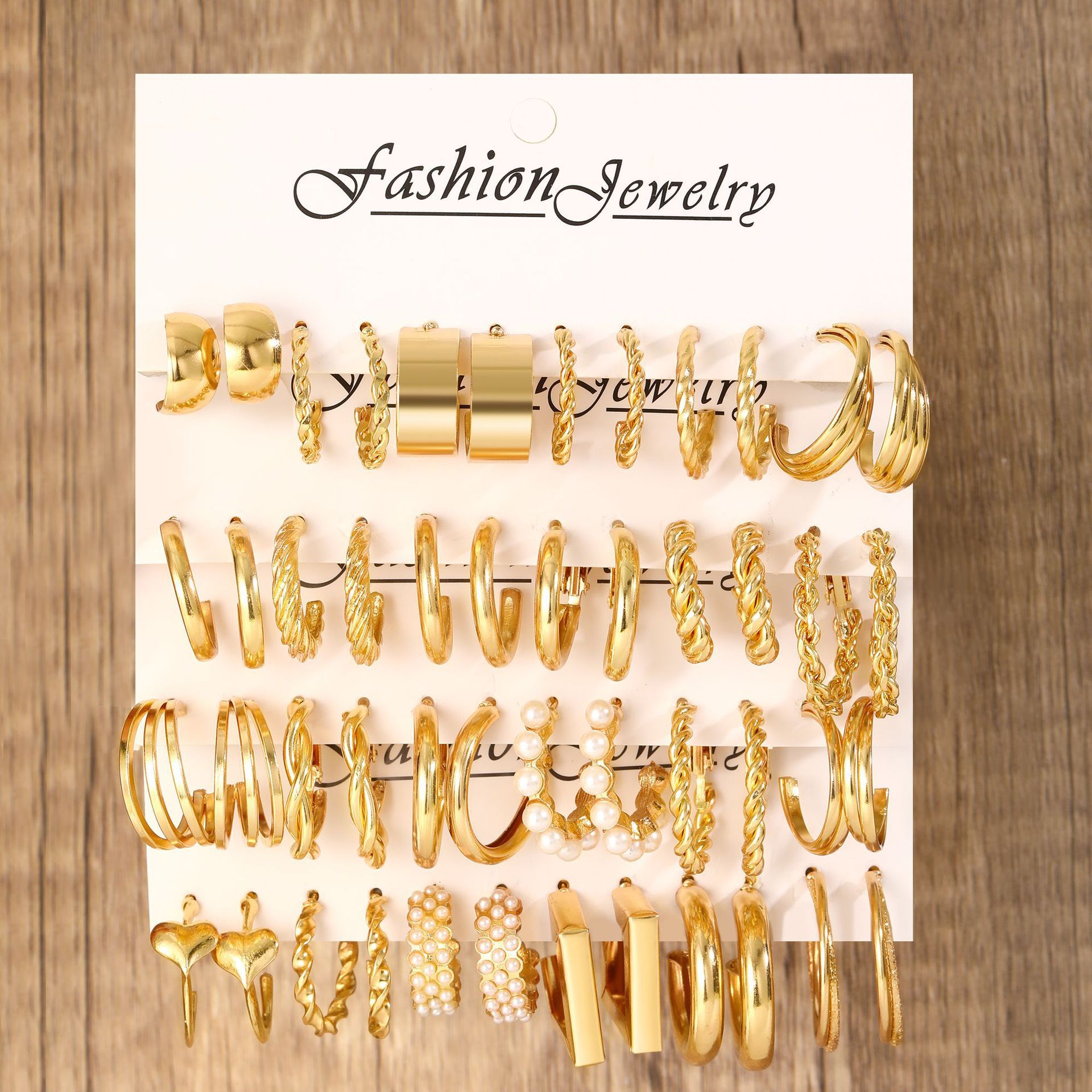 6-Piece Set of Retro European and American-Style Earrings: Eco-Friendly Alloy/Simulated Pearls, Mixed Sizes, Suitable for Everyday Wear and Parties—A Hepburn-Inspired, High-End Accessory That Brightens Your Complexion
