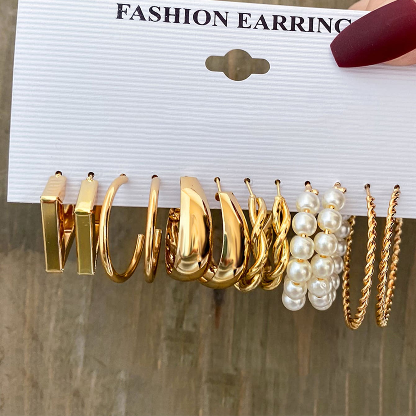 6-Piece Set of Retro European and American-Style Earrings: Eco-Friendly Alloy/Simulated Pearls, Mixed Sizes, Suitable for Everyday Wear and Parties—A Hepburn-Inspired, High-End Accessory That Brightens Your Complexion