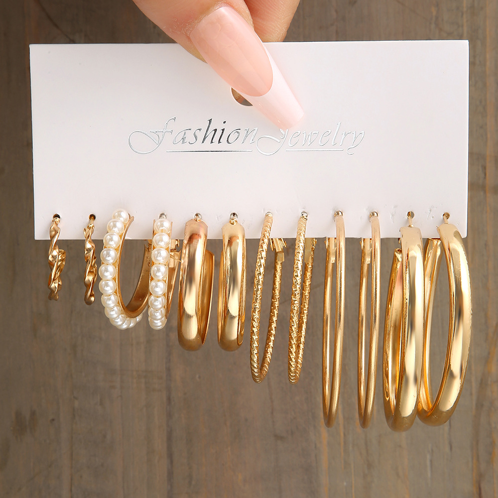 6-Piece Set of Retro European and American-Style Earrings: Eco-Friendly Alloy/Simulated Pearls, Mixed Sizes, Suitable for Everyday Wear and Parties—A Hepburn-Inspired, High-End Accessory That Brightens Your Complexion