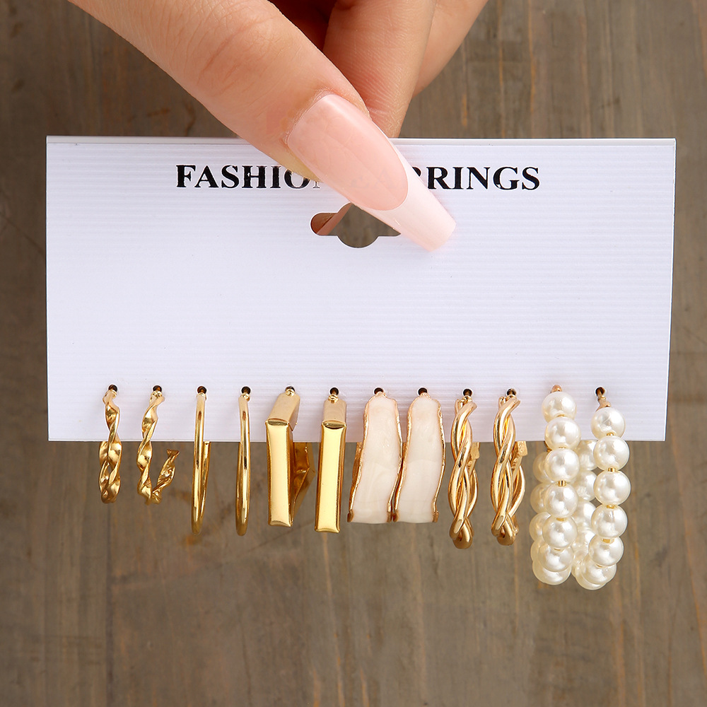 6-Piece Set of Retro European and American-Style Earrings: Eco-Friendly Alloy/Simulated Pearls, Mixed Sizes, Suitable for Everyday Wear and Parties—A Hepburn-Inspired, High-End Accessory That Brightens Your Complexion