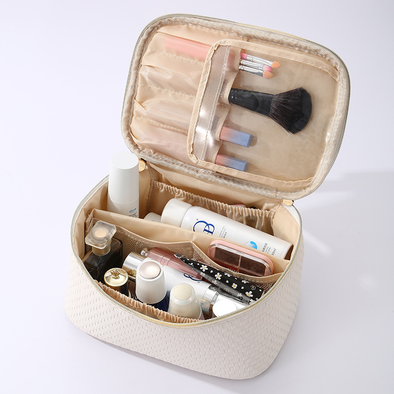 Large-Capacity Women's Cosmetics Organizer Bag