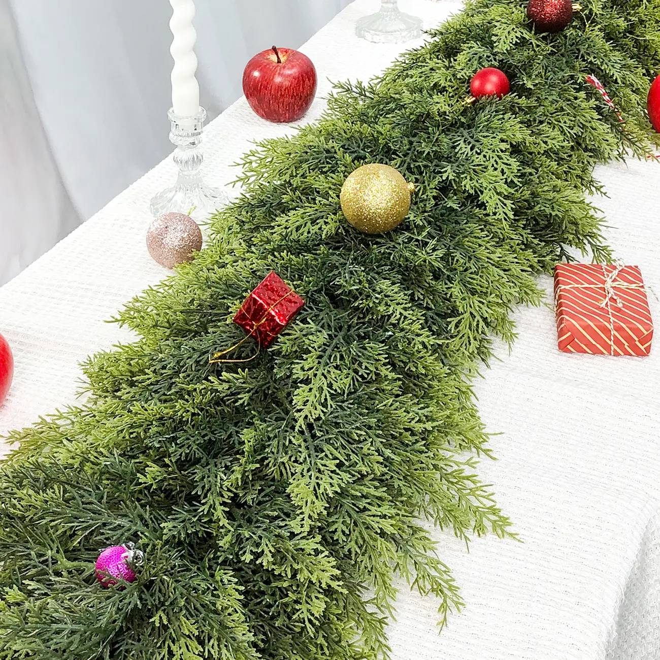 Artificial Cedar Wreath—Natural-looking green pine decoration with a realistic texture, suitable for wall decor, wall hangings, and room decorations (indoor/outdoor Christmas home decor)